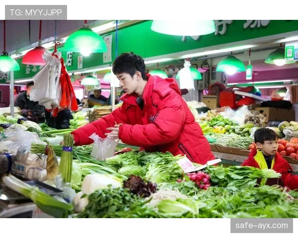 武大靖拎着塑料袋逛菜场,奥运金牌和菜篮子那反差我服了 武大靖拎着塑料袋逛菜场,奥运金牌和菜篮子那反差我服了
