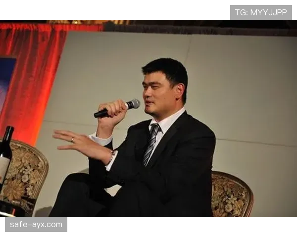 姚明那手腕上的名表,不说别的,这普通人一辈子攒不够吧?